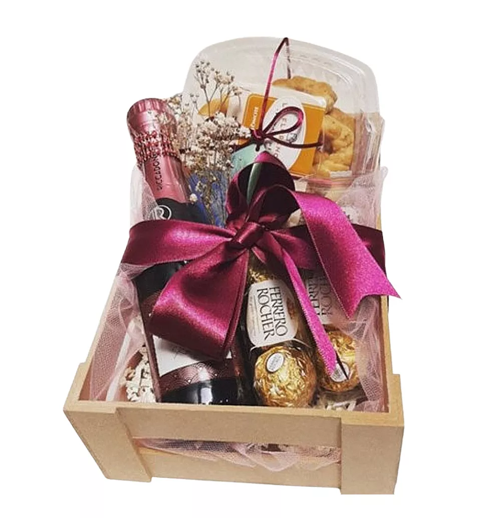 Elegant Wine and Treats Hamper